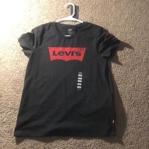 Black and red Levi’s T-shirt